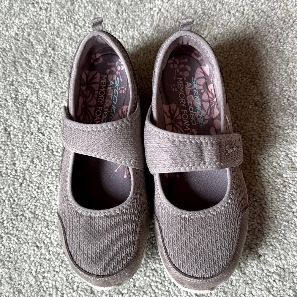 Women’s Skechers shoes. Taupe. Size 7 - Picture 2 of 7
